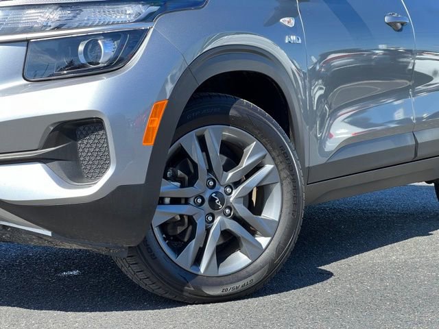 Certified 2023 Kia Seltos LX image 2