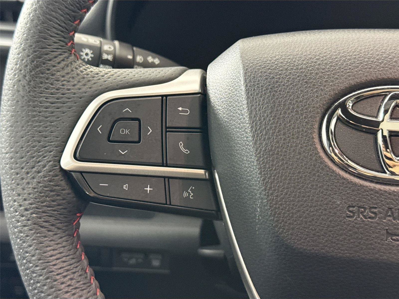 Certified 2025 Toyota Sienna XSE w/ XSE Plus Package FWD image 18