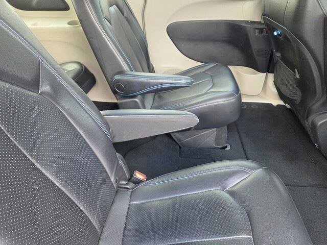 Used 2021 Chrysler Pacifica Touring-L image 29