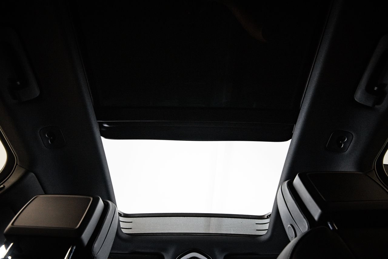 Certified 2023 Porsche Macan AWD/4WD image 30