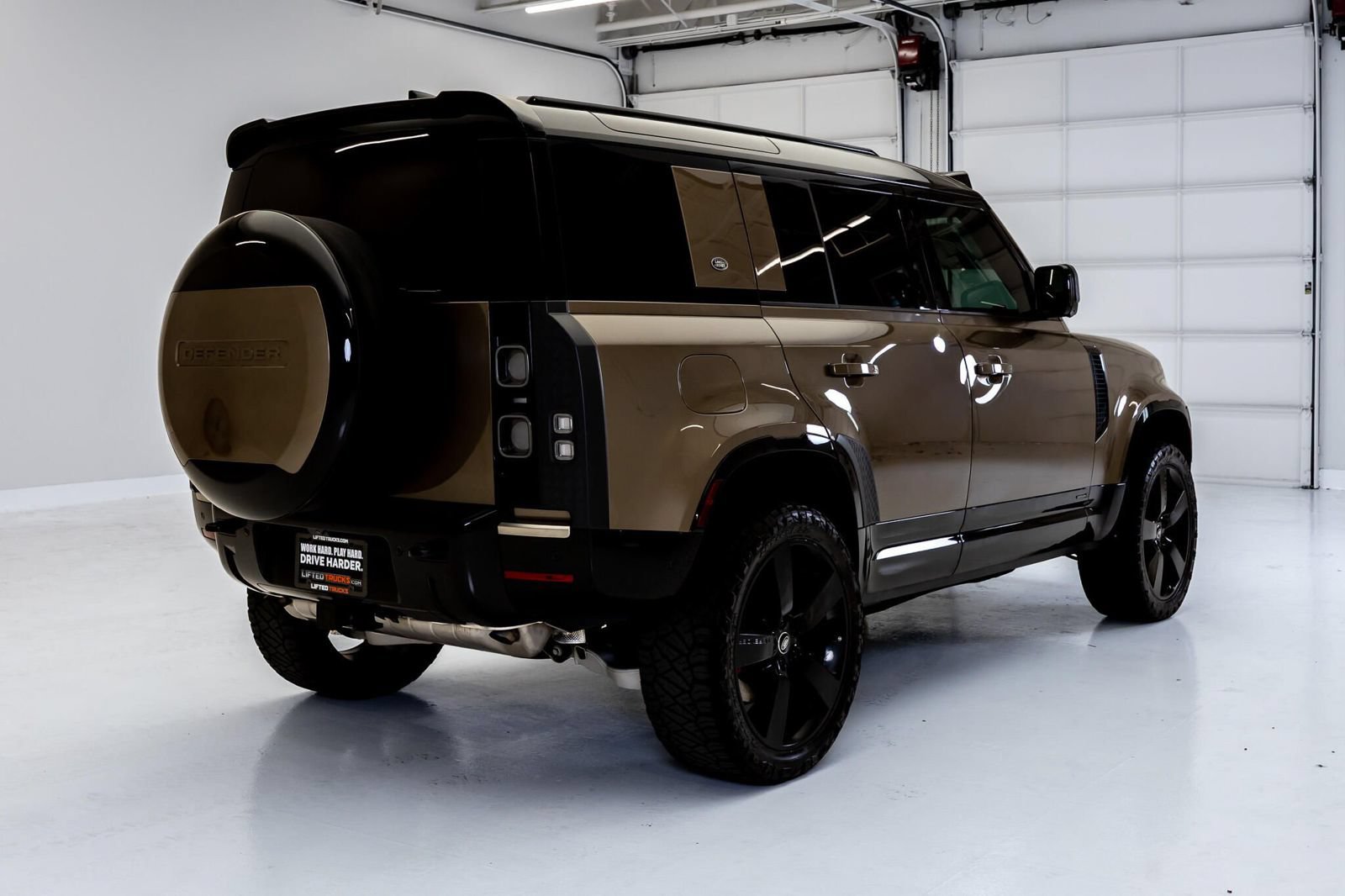 Used 2024 Land Rover Defender 110 X AWD/4WD image 9