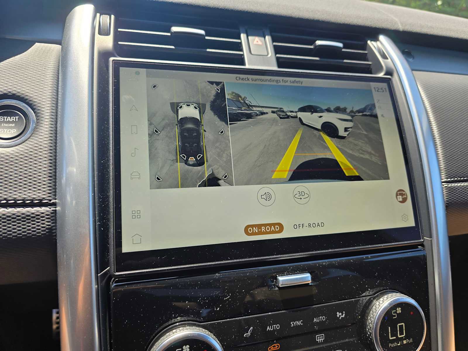 Certified 2025 Land Rover Discovery Dynamic SE image 30