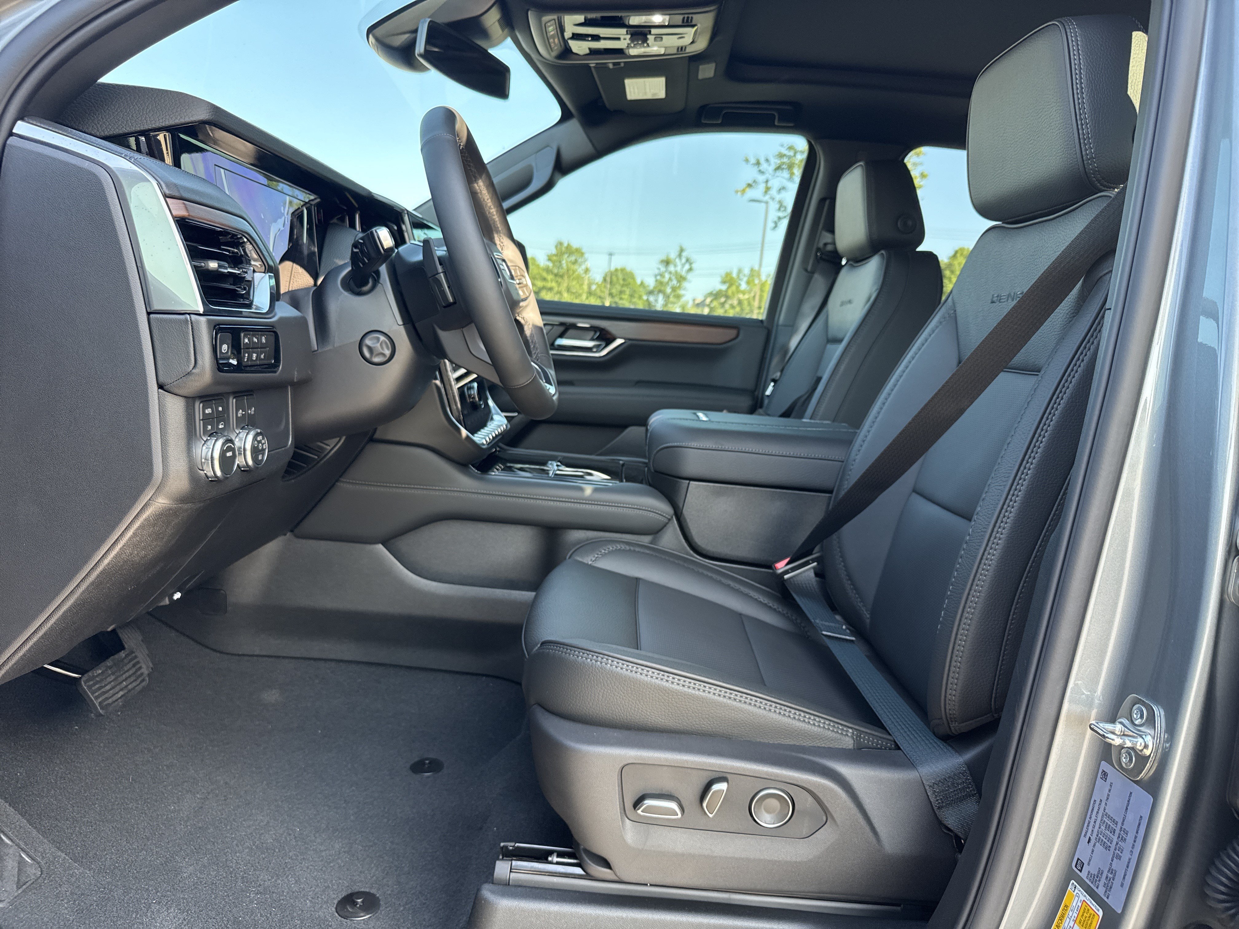 New 2026 GMC Yukon XL Denali w/ Sun & Power Step Package AWD/4WD image 17