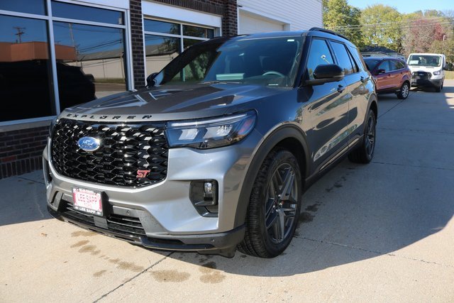 New 2025 Ford Explorer ST image 4