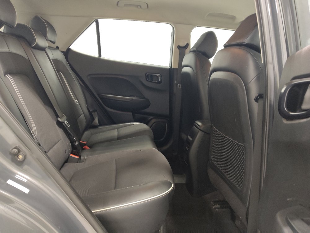 Used 2025 Hyundai Venue Limited FWD image 19