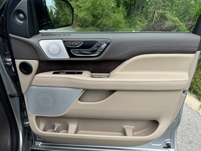 Used 2023 Lincoln Navigator Reserve AWD/4WD image 20