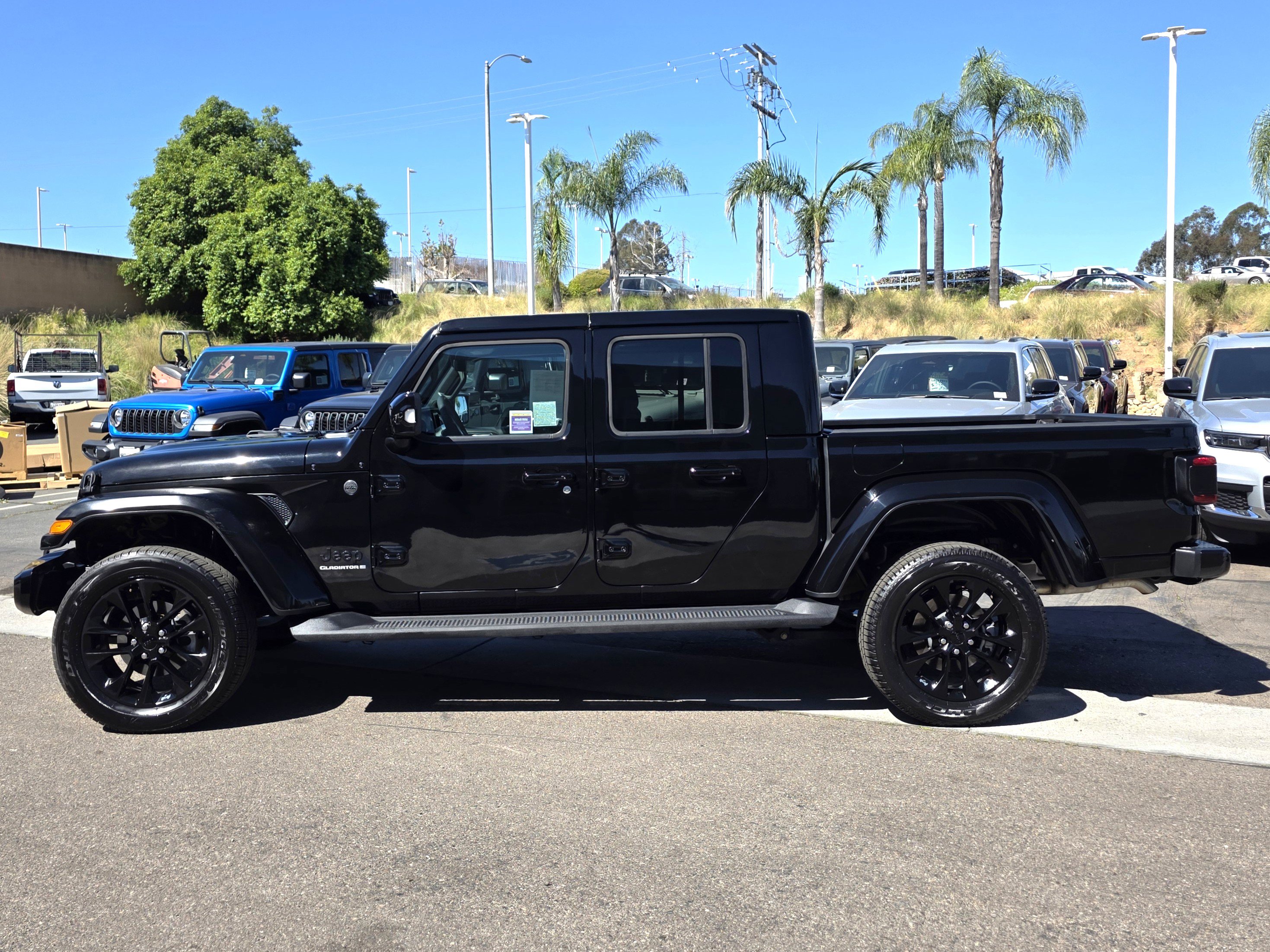 Certified 2023 Jeep Gladiator Overland image 2