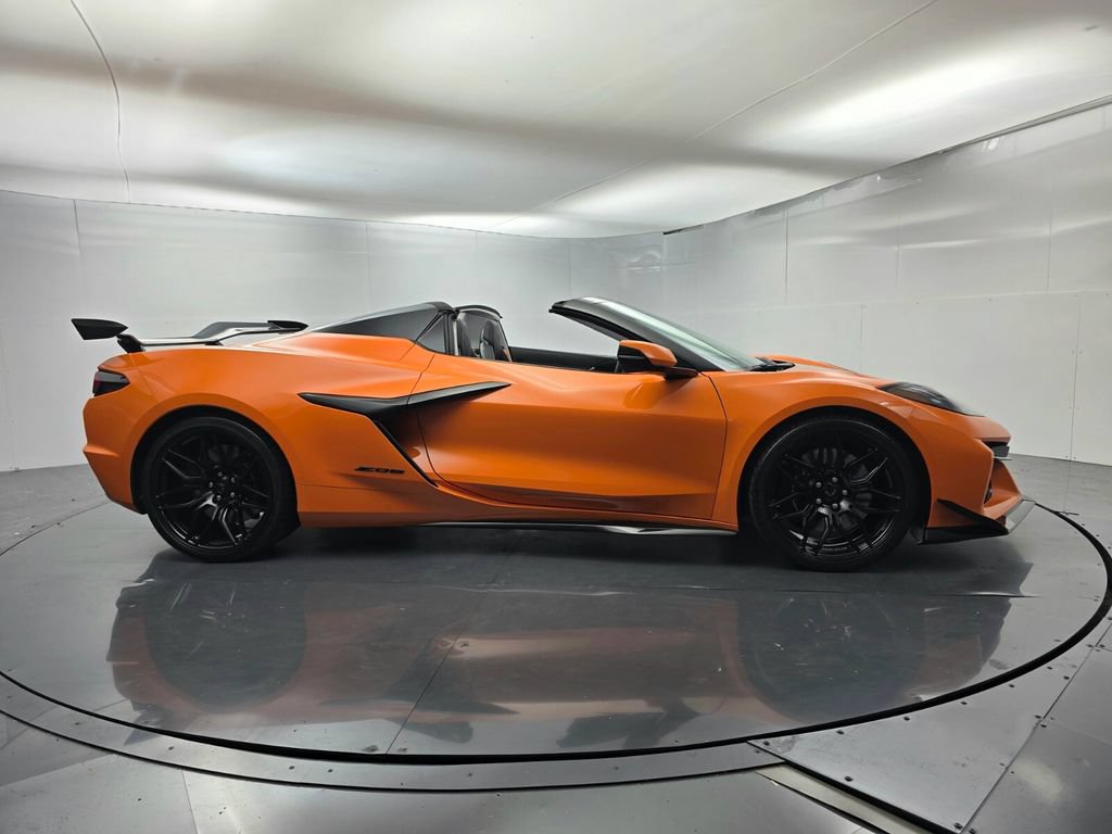 Used 2024 Chevrolet Corvette Z06 w/ Stealth Interior Trim Package RWD image 3