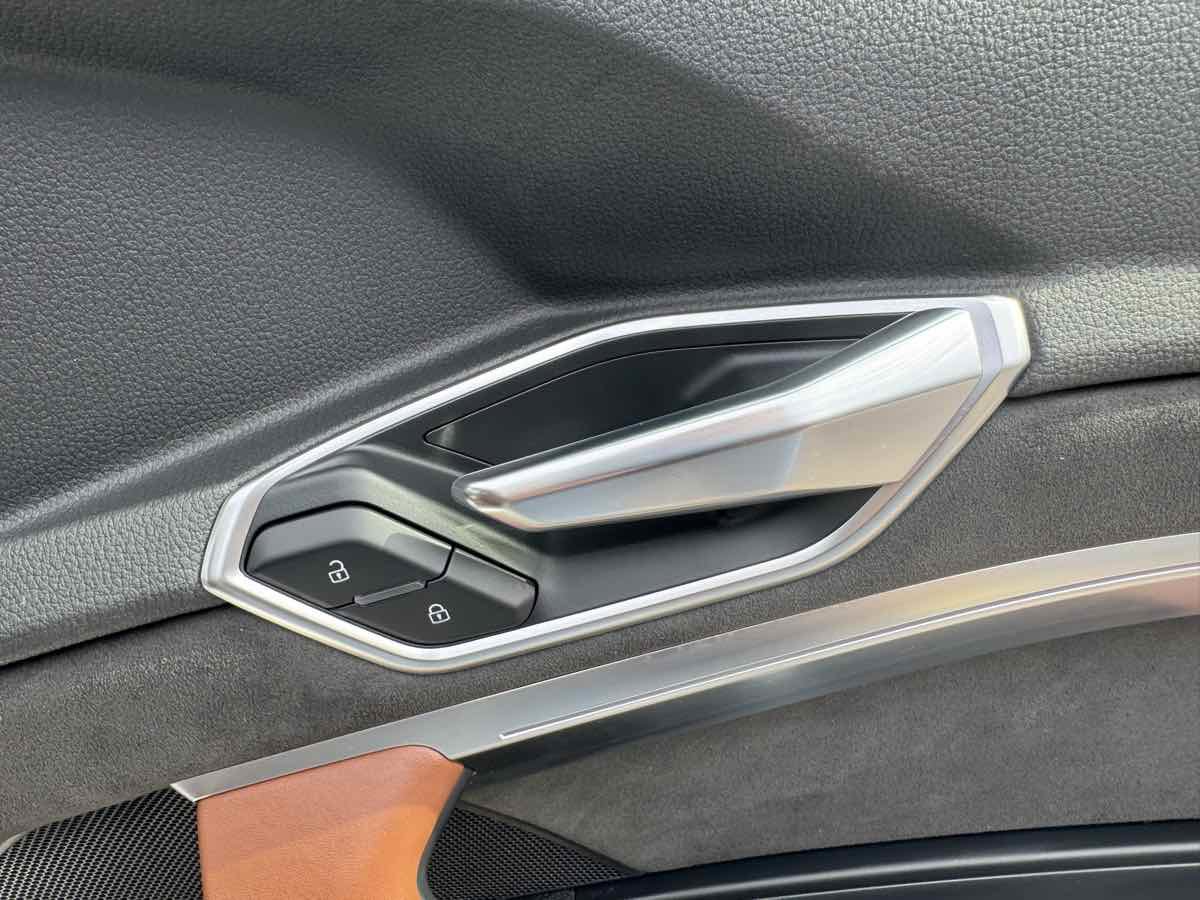 Used 2019 Audi e-tron Prestige w/ Prestige Package image 36