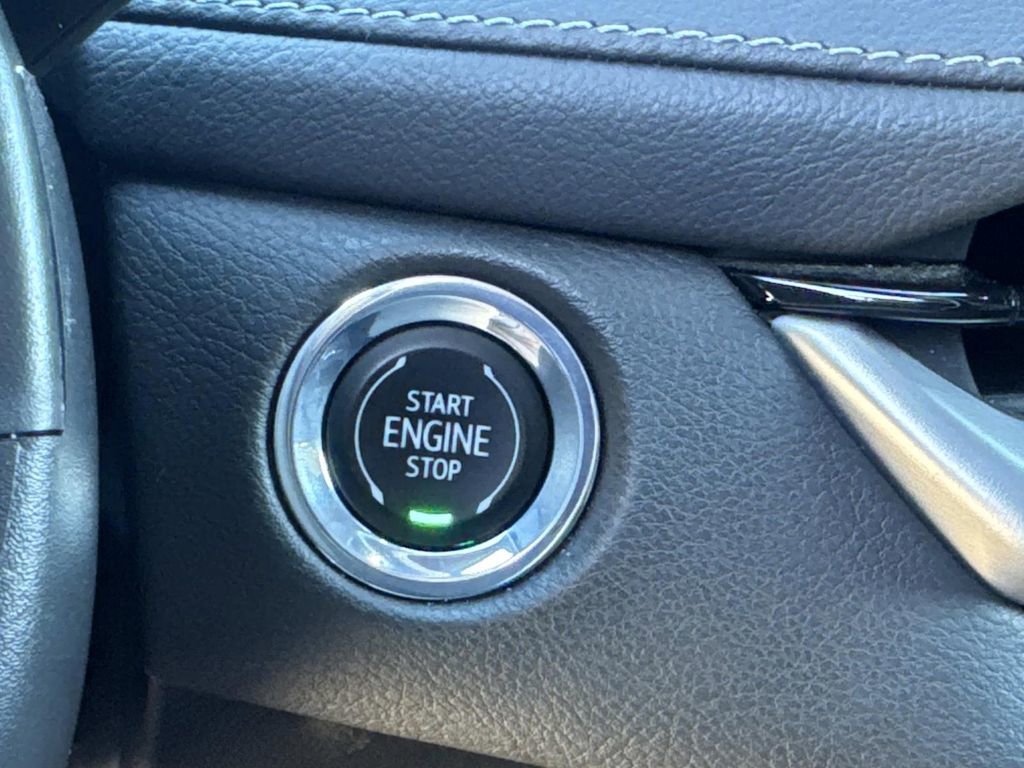 Used 2024 Cadillac XT4 Premium Luxury image 15