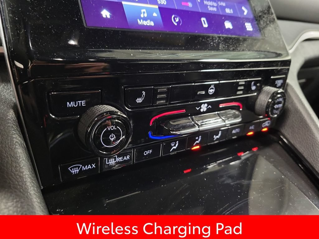 Used 2023 Jeep Grand Cherokee L Laredo AWD/4WD image 18