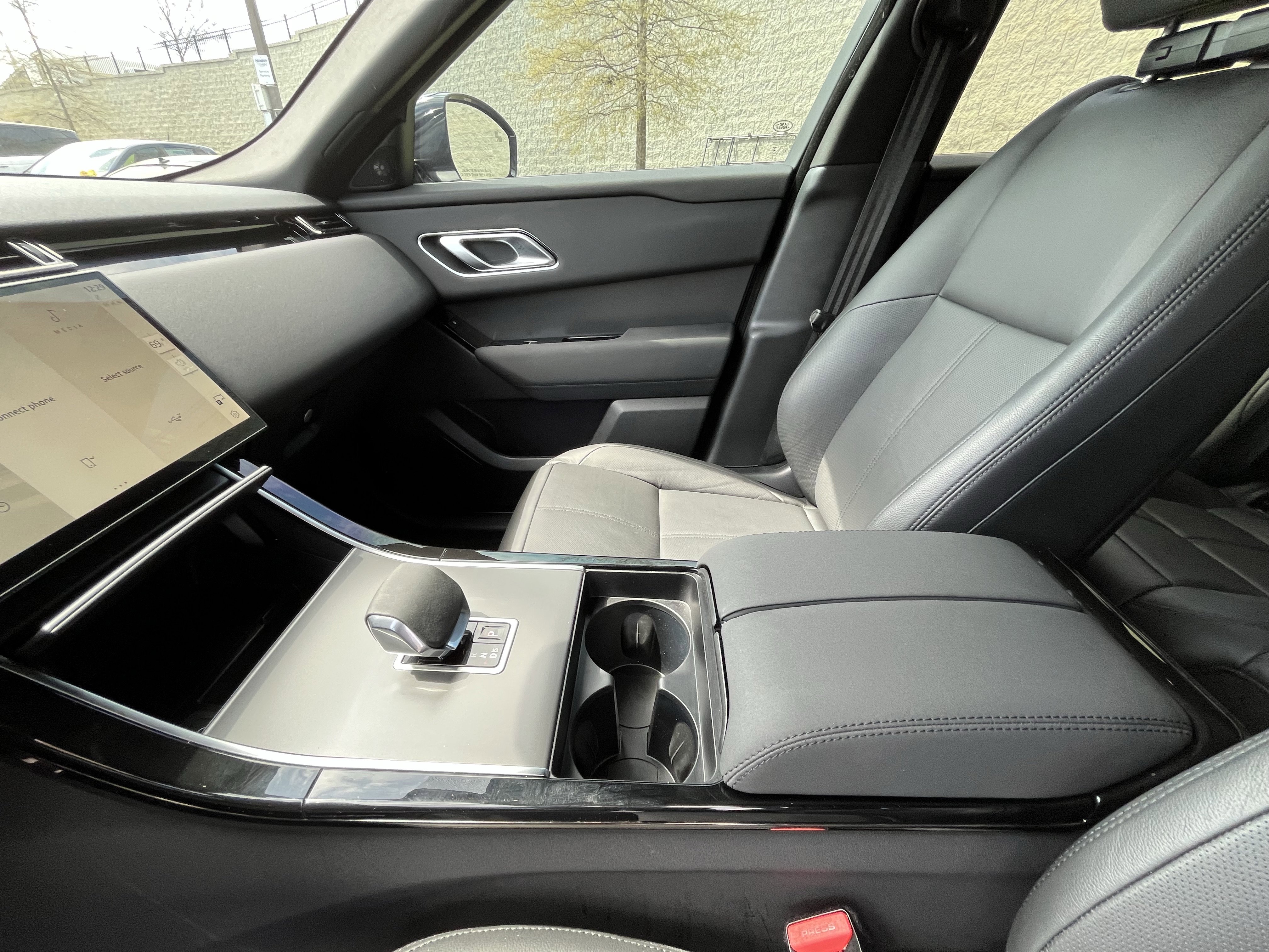Certified 2025 Land Rover Range Rover Velar Dynamic SE AWD/4WD image 24