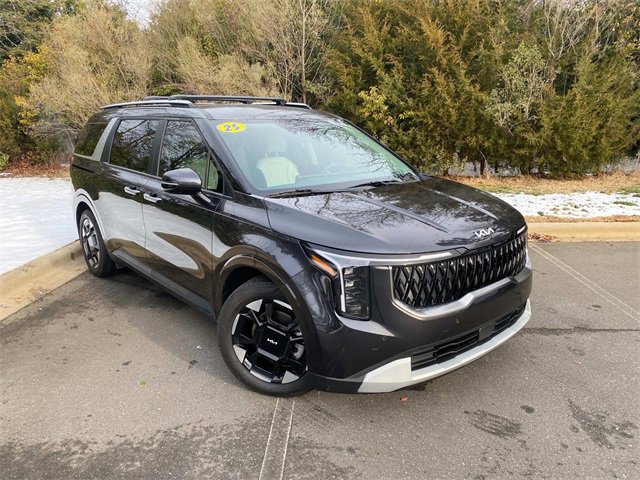 Used 2025 Kia Carnival EX image 1