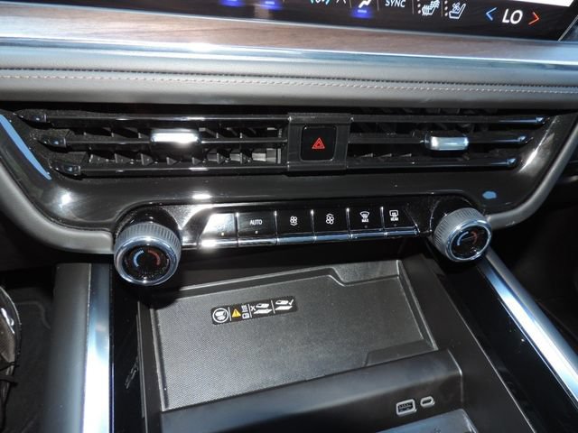 Used 2025 Chevrolet Tahoe High Country AWD/4WD image 30