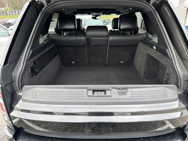 Used 2020 Land Rover Range Rover HSE image 28