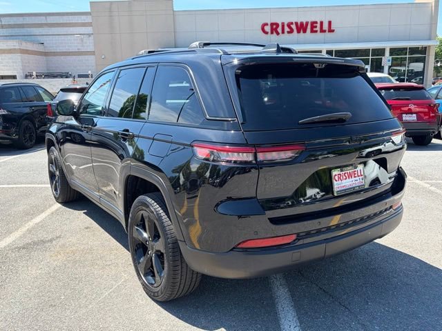 Used 2025 Jeep Grand Cherokee Limited w/ Luxury Tech Group II AWD/4WD image 5