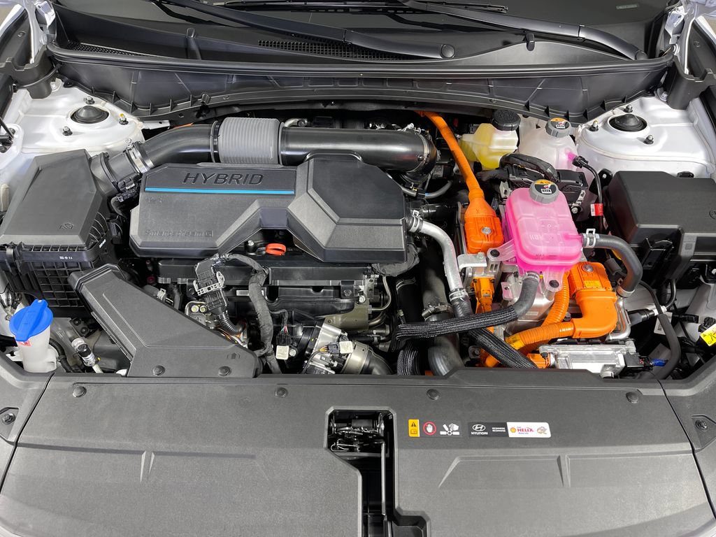 Certified 2025 Hyundai Tucson Limited AWD/4WD image 9