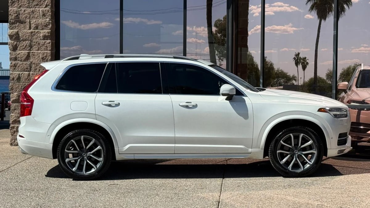 Used 2018 Volvo XC90 T6 Momentum w/ Convenience Package AWD/4WD image 14