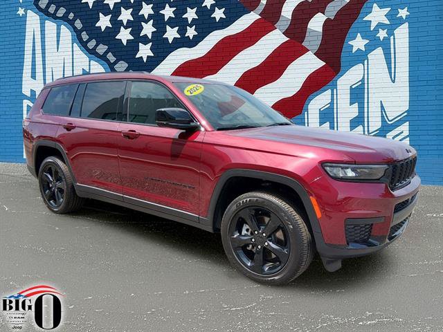 Used 2025 Jeep Grand Cherokee L Altitude RWD image 1