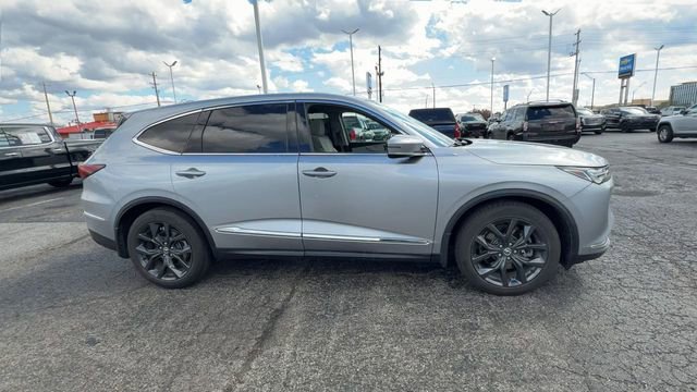 Used 2023 Acura MDX SH-AWD w/ Technology Package image 9