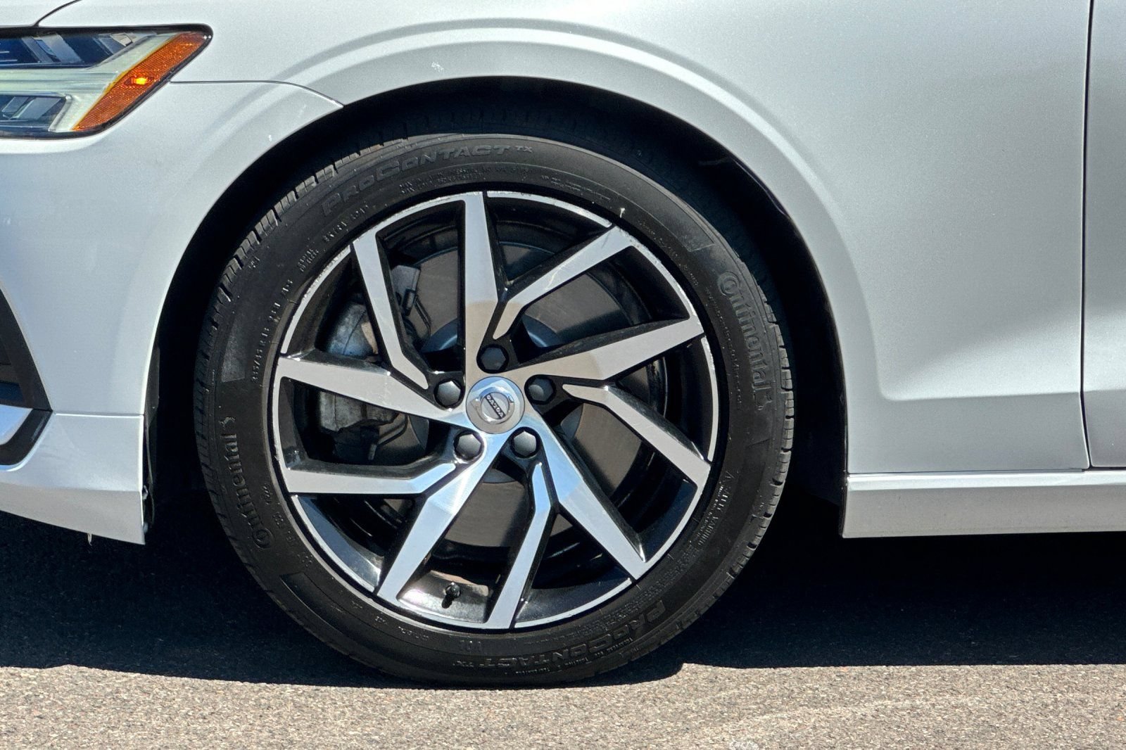 Used 2019 Volvo S60 T6 Momentum w/ Multimedia Package AWD/4WD image 24