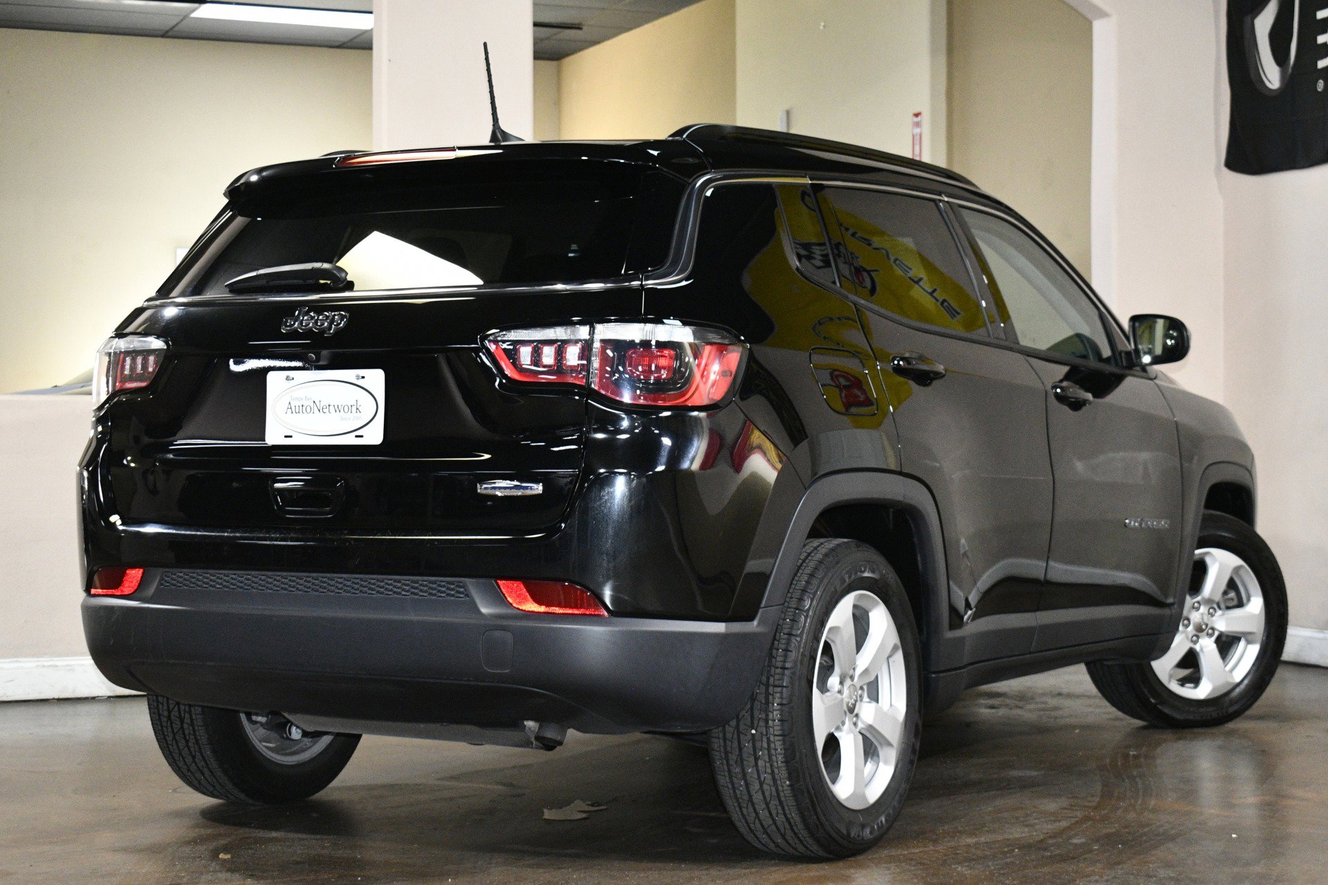 Used 2019 Jeep Compass Latitude w/ Popular Equipment Group image 5