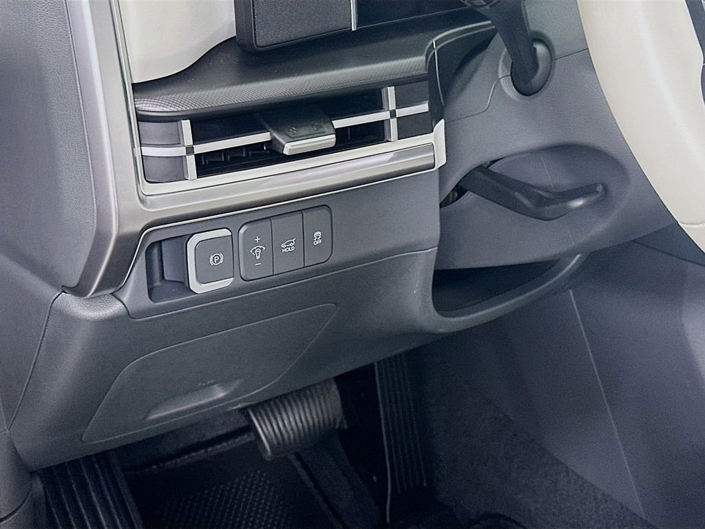 Certified 2025 Hyundai Santa Fe SEL image 10