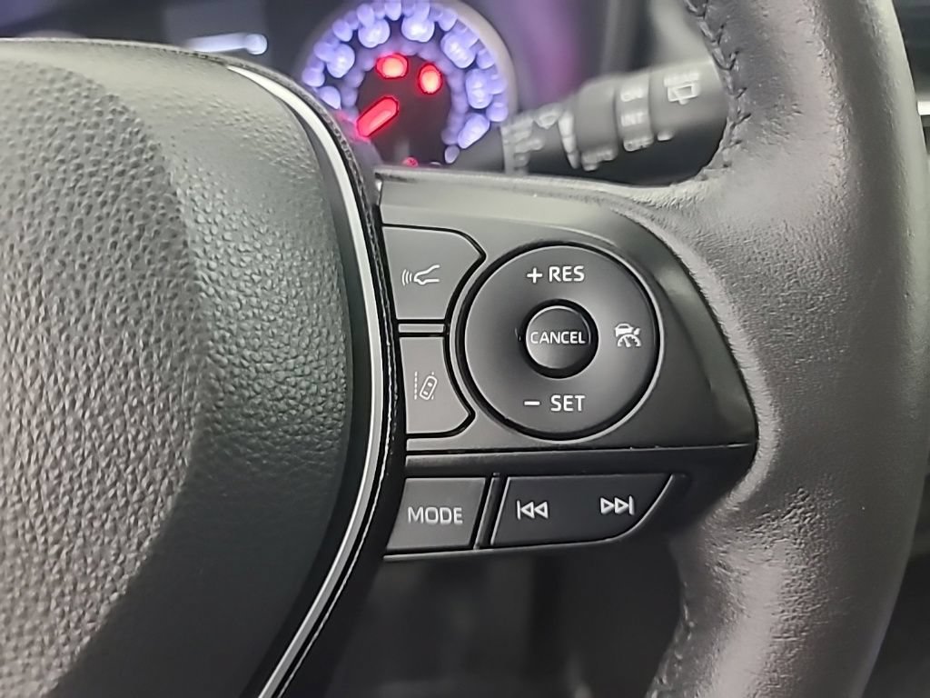 Used 2021 Toyota RAV4 XLE Premium AWD/4WD image 31