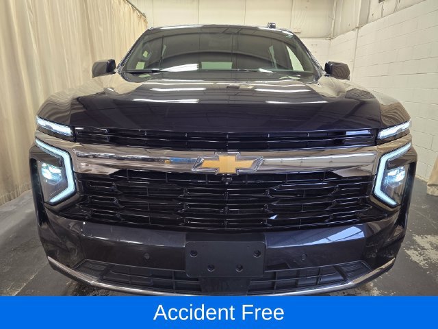 Used 2025 Chevrolet Suburban LS AWD/4WD image 4