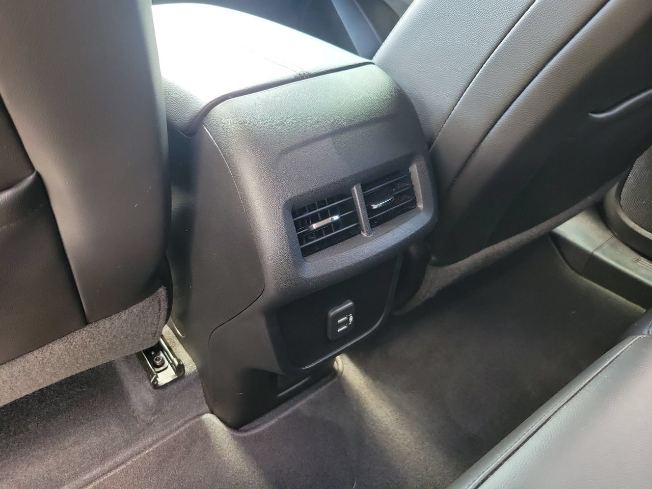 Used 2021 Chevrolet Equinox Premier w/ Redline Edition FWD image 11