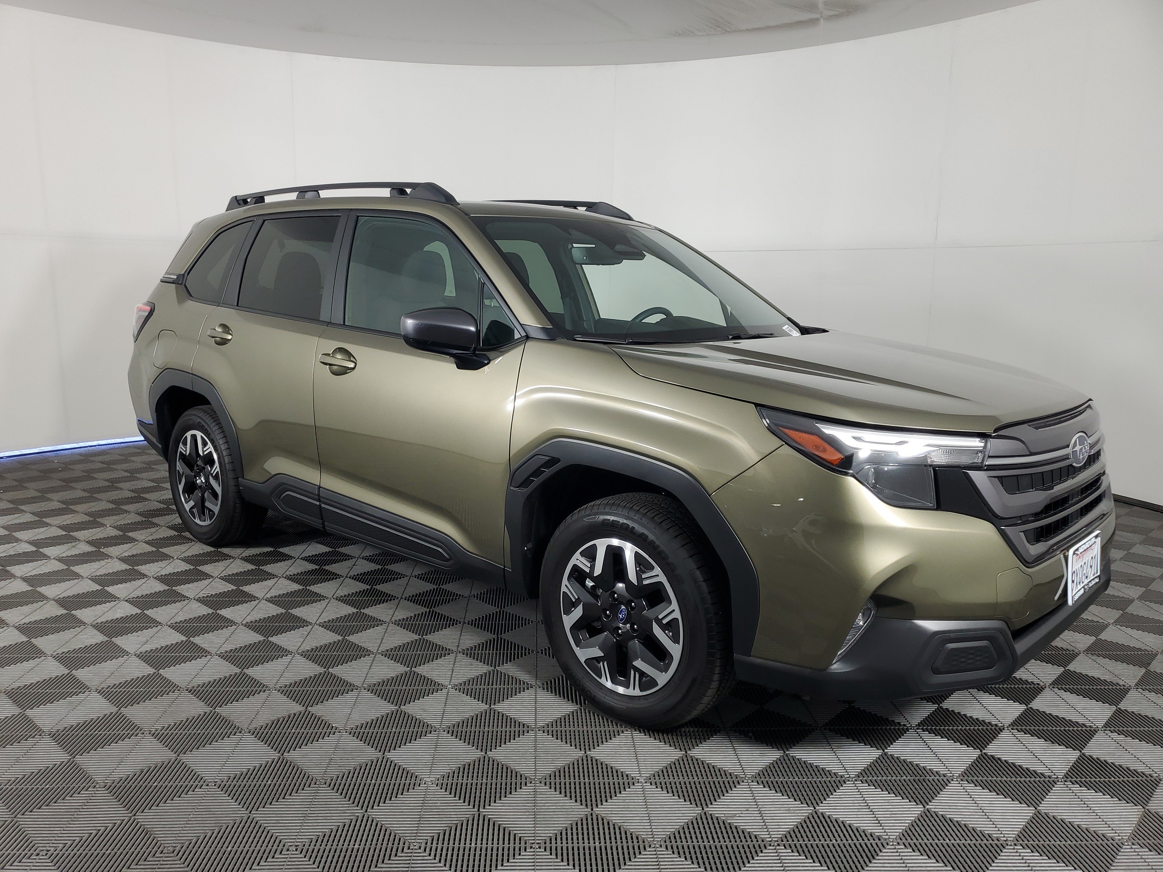 Used 2026 Subaru Forester Premium AWD/4WD image 2