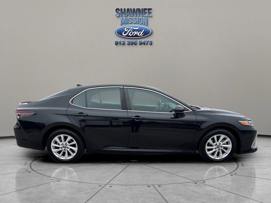 Used 2022 Toyota Camry LE image 4