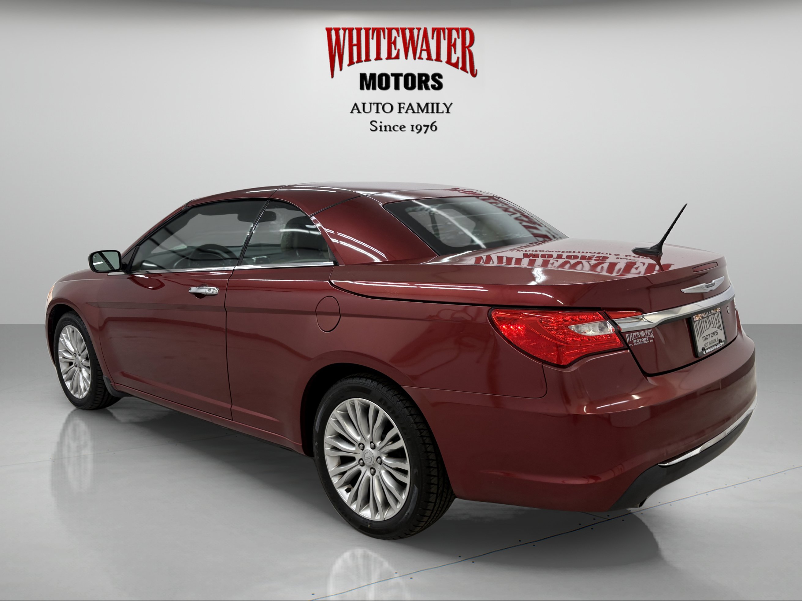 Used 2011 Chrysler 200 Limited FWD image 4