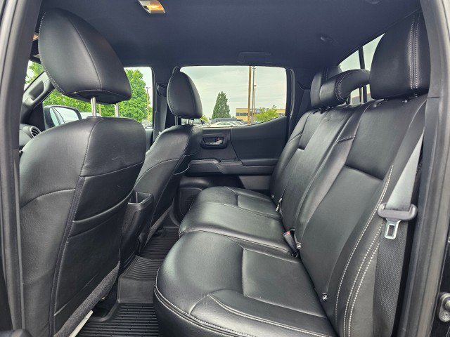 Used 2021 Toyota Tacoma TRD Off-Road w/ Technology Package AWD/4WD image 18