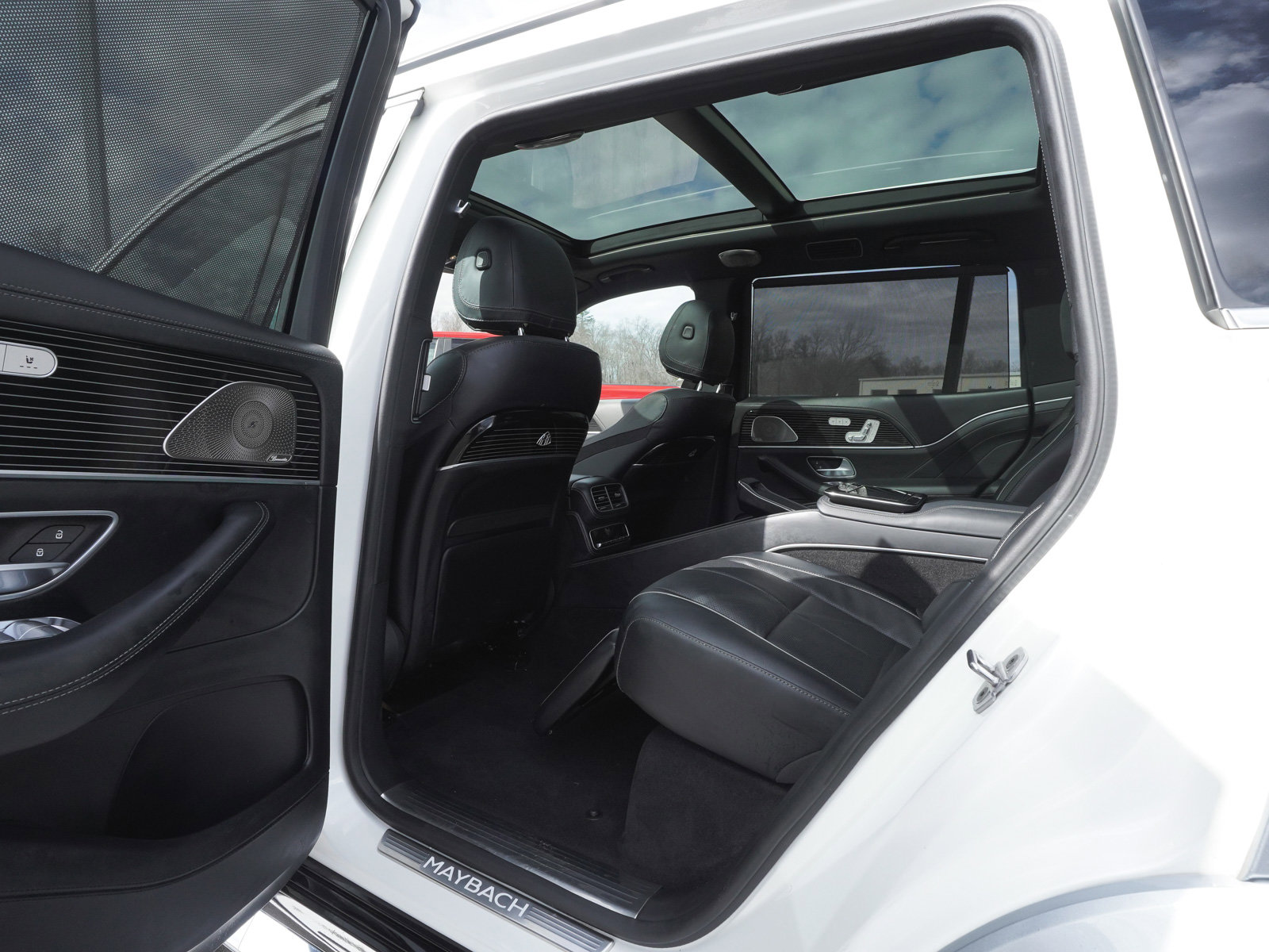 Used 2023 Mercedes-Benz Maybach GLS 600 4MATIC image 40