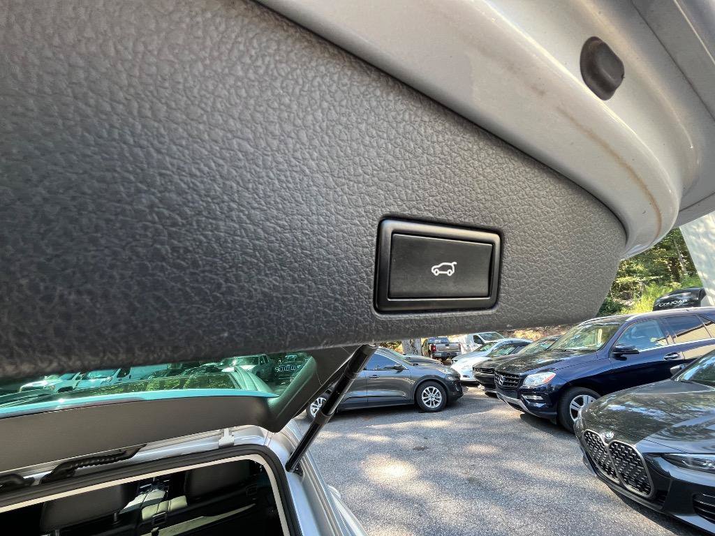 Used 2013 Volkswagen Touareg Executive AWD/4WD image 38