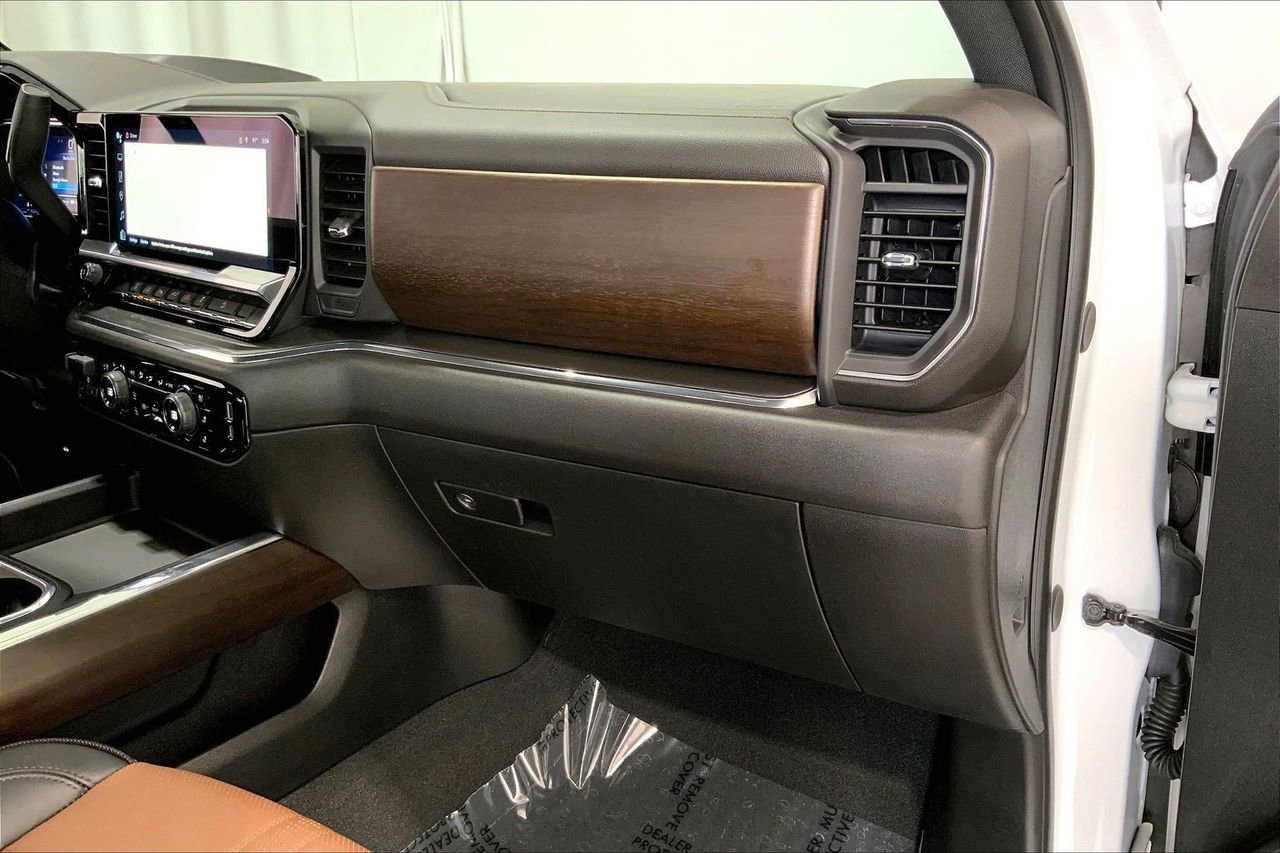 Used 2024 Chevrolet Silverado 2500 High Country w/ High Country Premium Package image 16