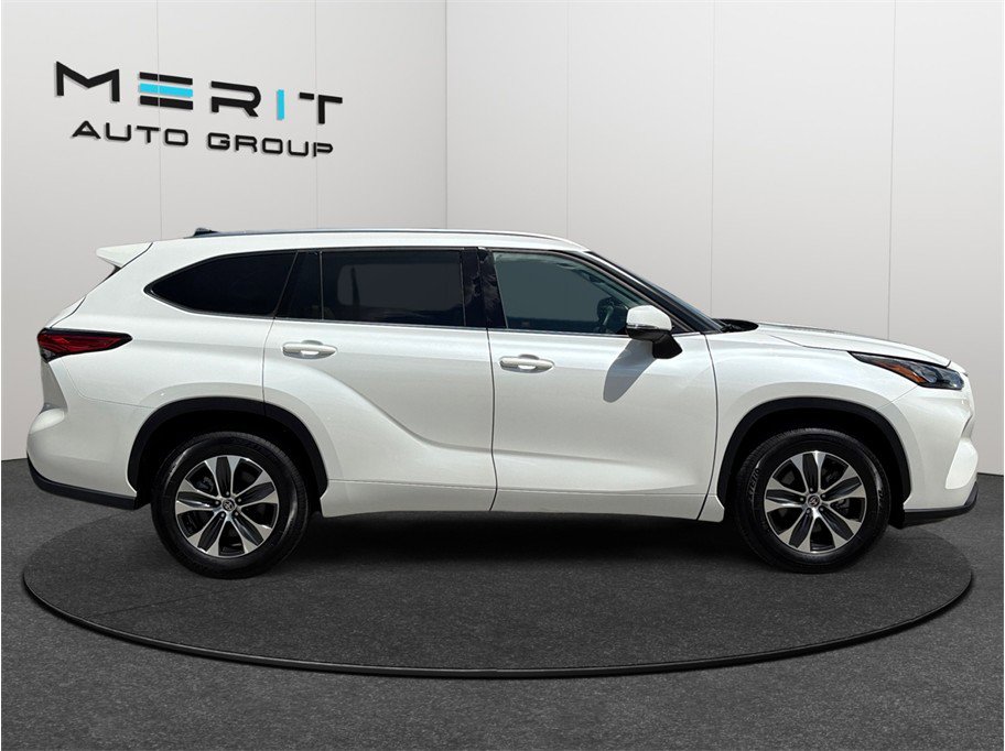 Used 2020 Toyota Highlander XLE FWD image 10