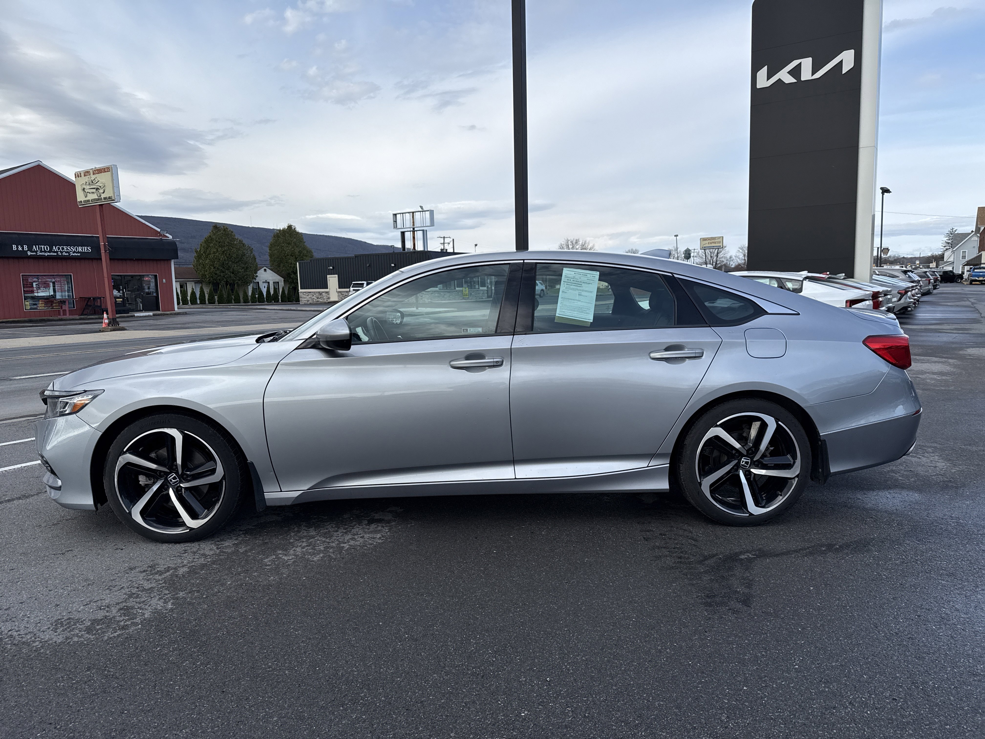 Used 2018 Honda Accord Sport image 7