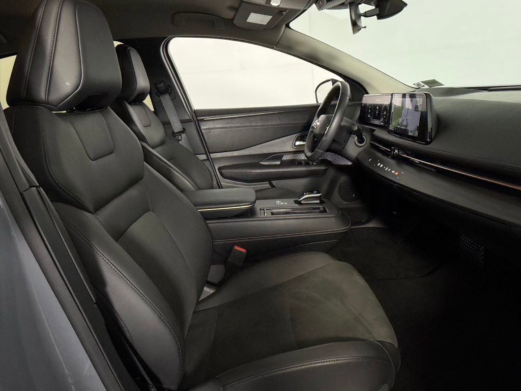 Used 2024 Nissan Ariya AWD image 31