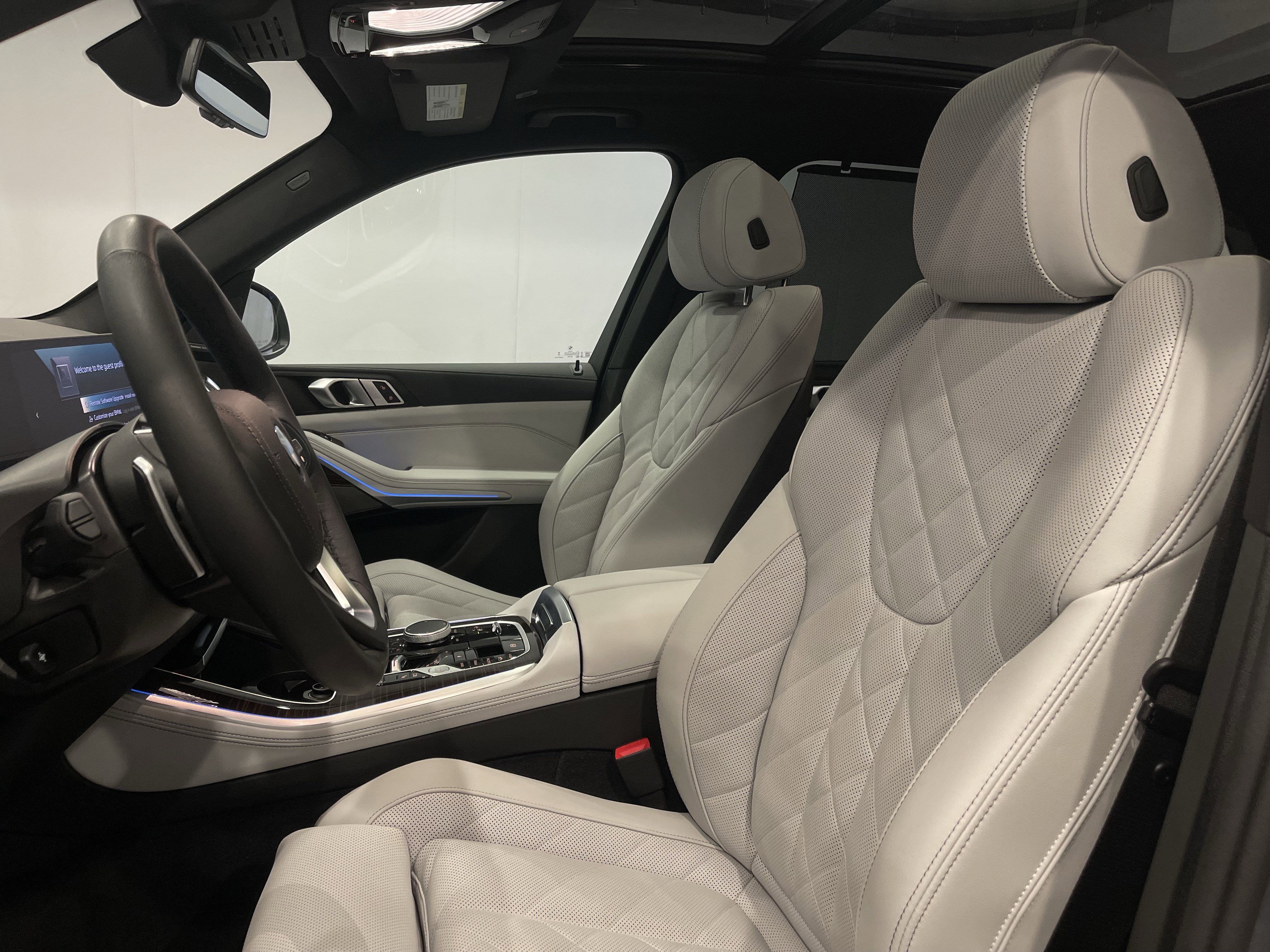 Used 2025 BMW X5 xDrive50e w/ Premium Package image 14