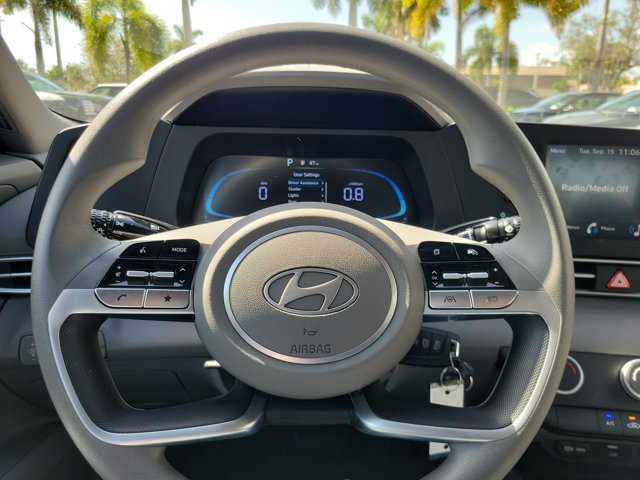 Certified 2026 Hyundai Elantra SE w/ Cargo Package FWD image 17