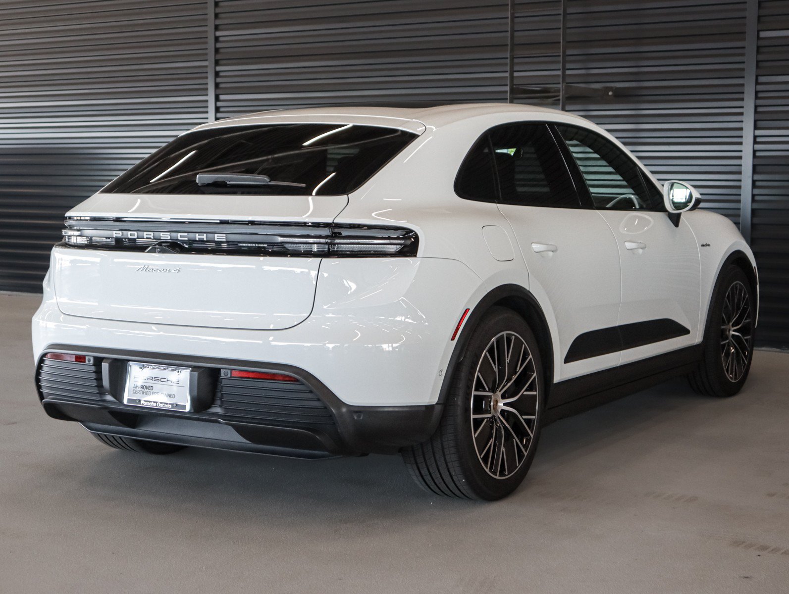 Used 2024 Porsche Macan 4 Electric AWD/4WD image 10