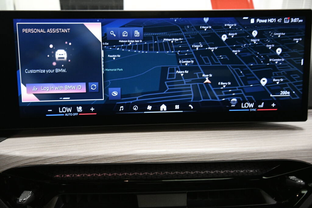 Used 2025 BMW 330i xDrive Sedan w/ Premium Package image 15