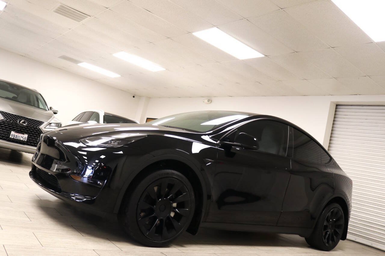Used 2023 Tesla Model Y Long Range AWD/4WD image 10