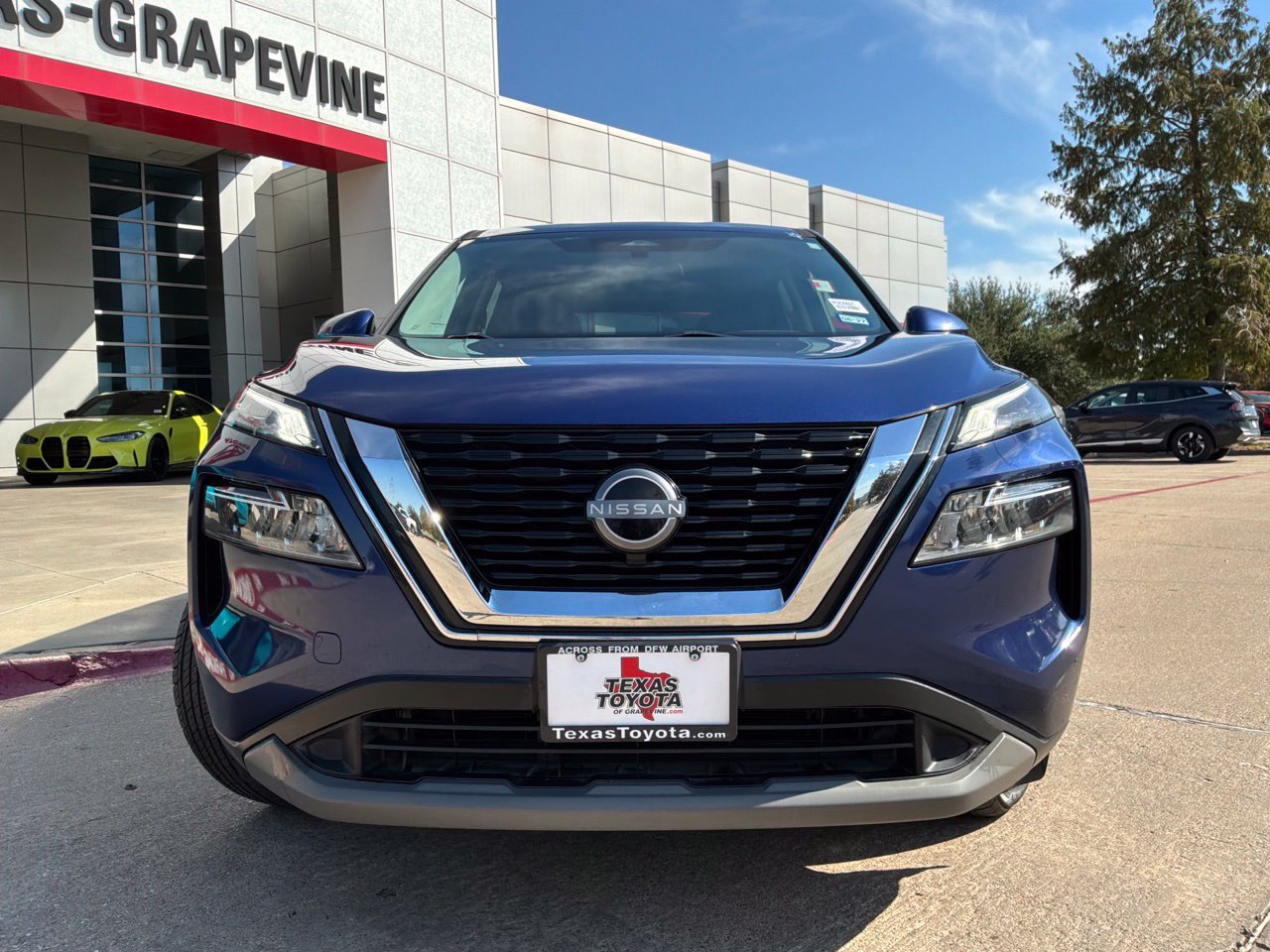 Used 2023 Nissan Rogue SV FWD image 3