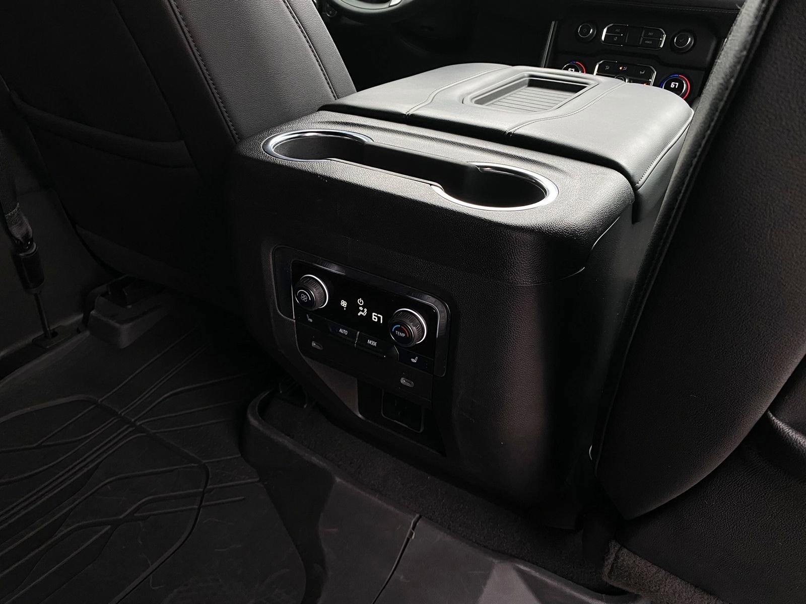 Used 2024 Chevrolet Tahoe LT w/ Luxury Package RWD image 30