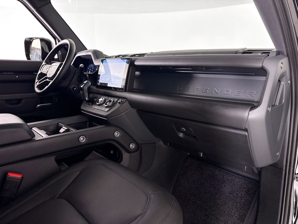 Used 2025 Land Rover Defender 110 S image 13