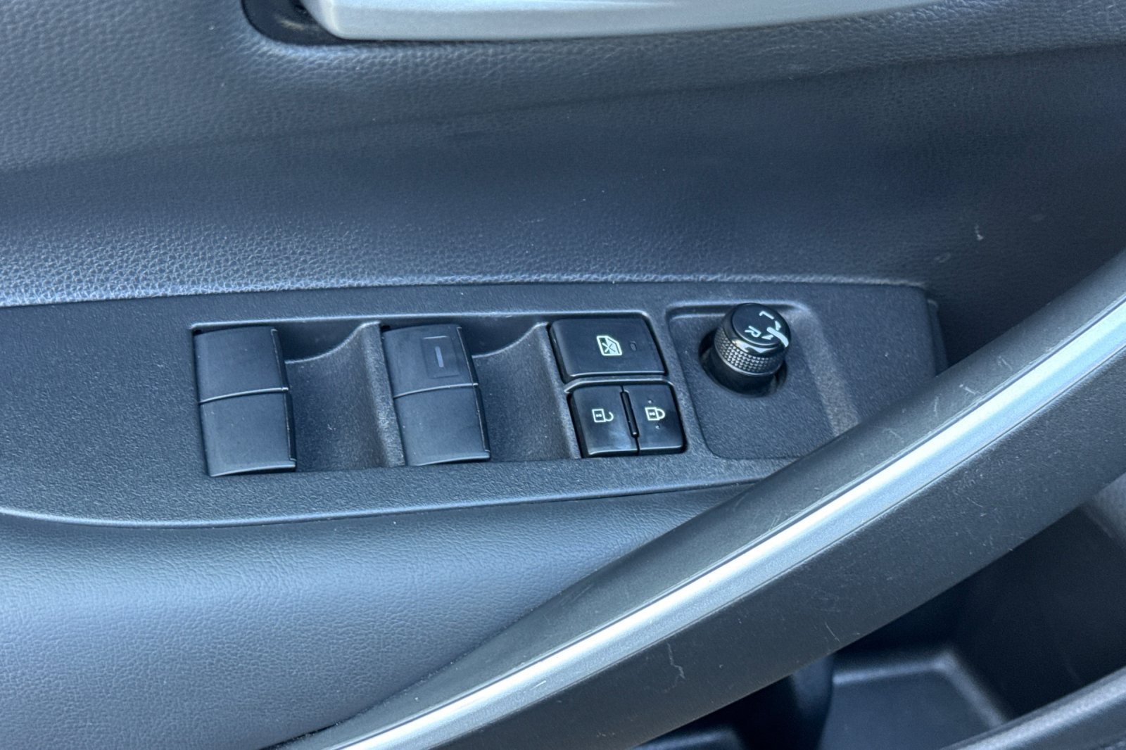 Used 2024 Toyota Corolla SE FWD image 15