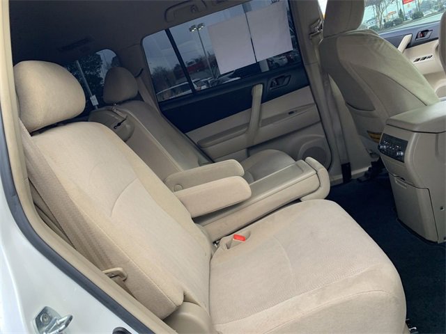 Used 2013 Toyota Highlander FWD image 12